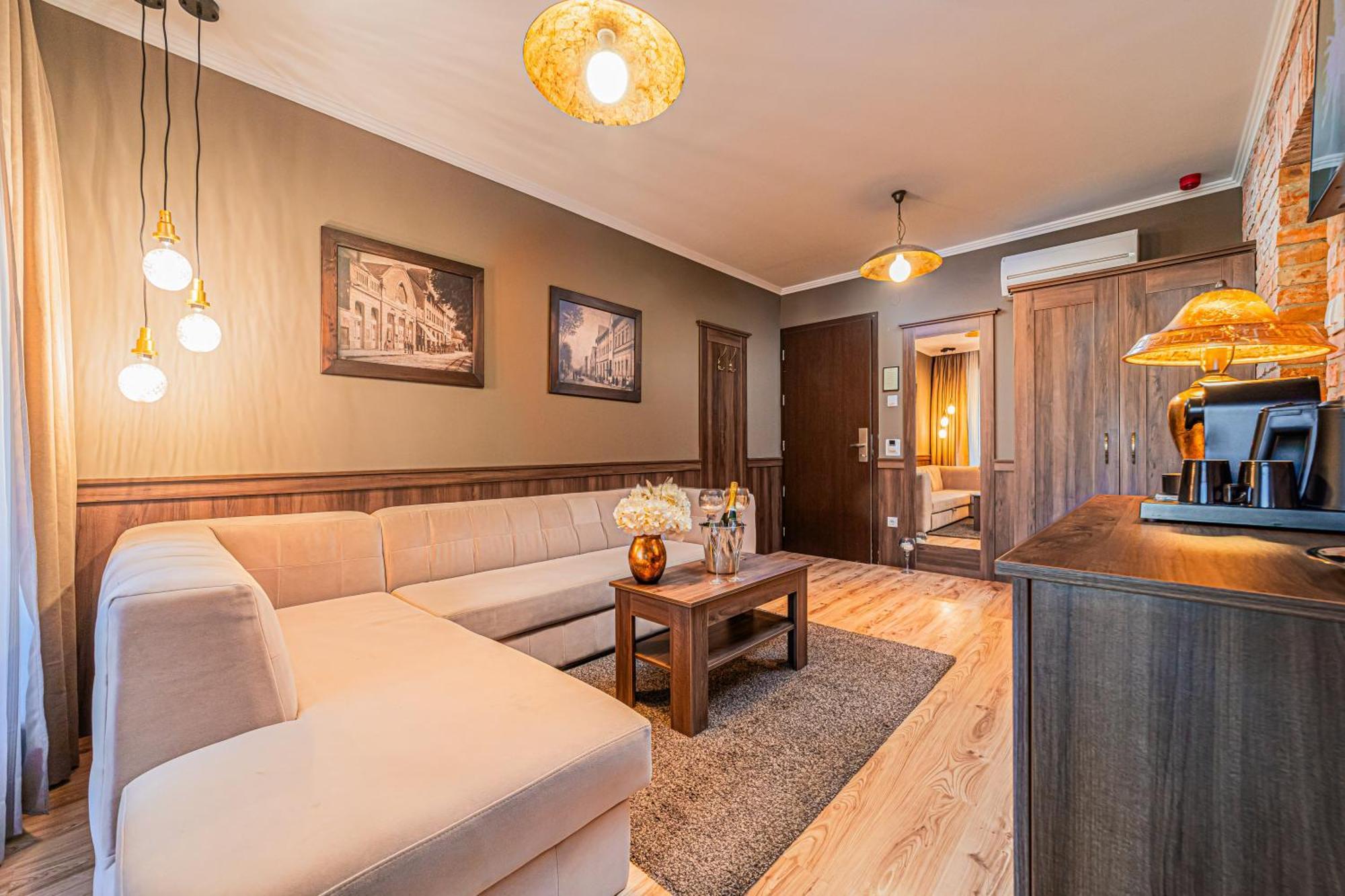 Komlo Hotel ยูลา ภายนอก รูปภาพ