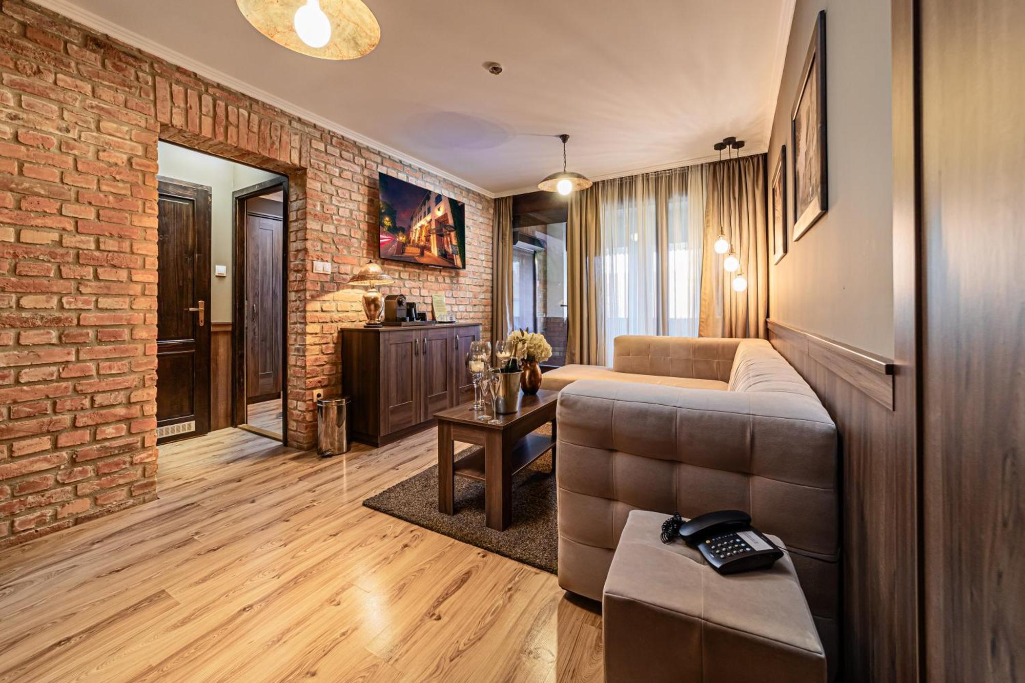 Komlo Hotel ยูลา ภายนอก รูปภาพ