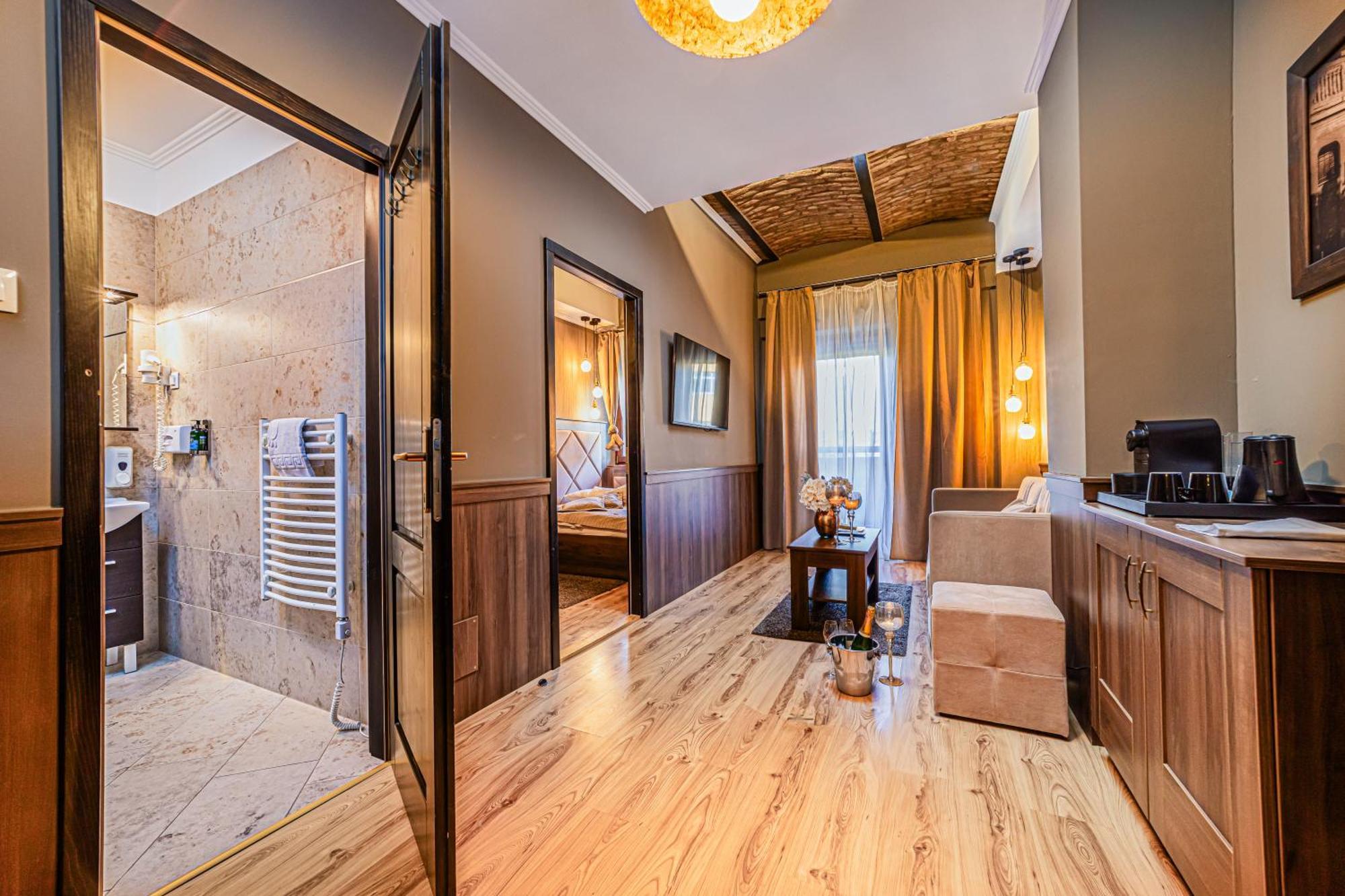 Komlo Hotel ยูลา ภายนอก รูปภาพ