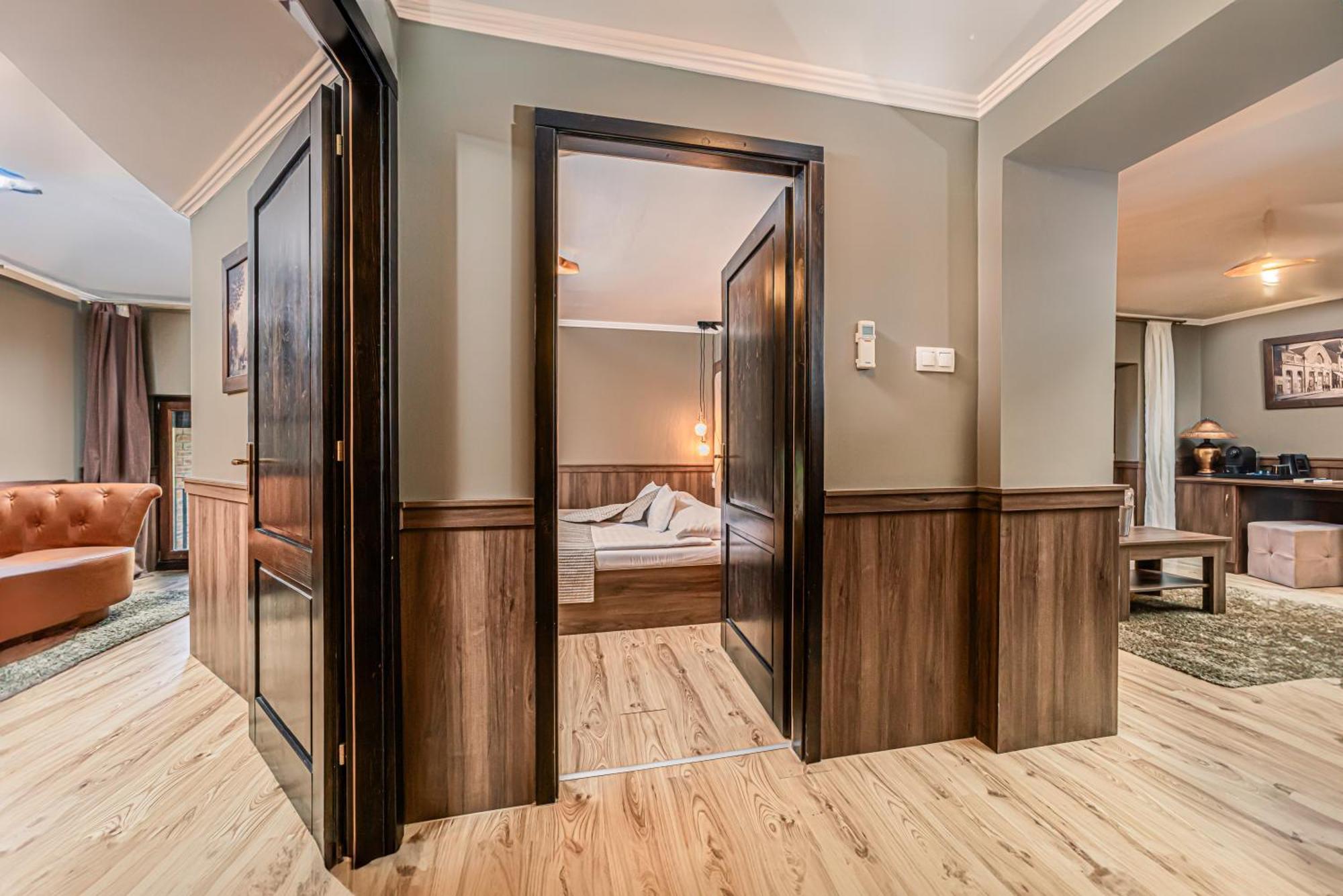 Komlo Hotel ยูลา ภายนอก รูปภาพ