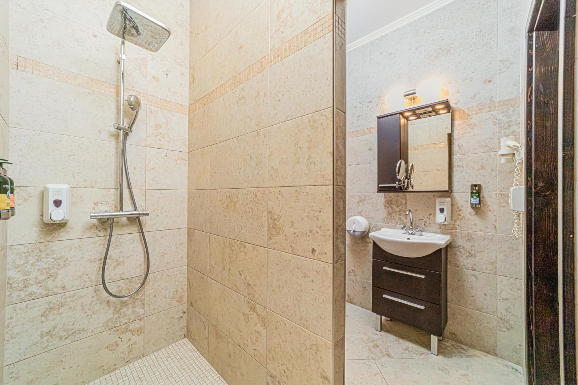 Komlo Hotel ยูลา ภายนอก รูปภาพ